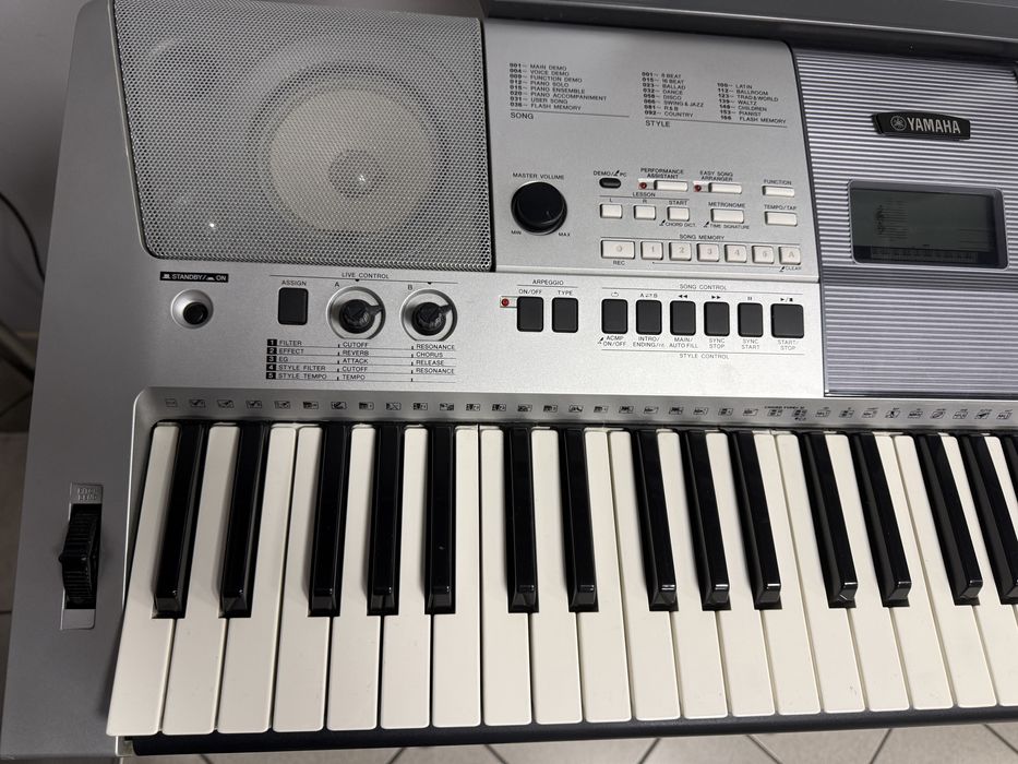Organy Yamaha E413