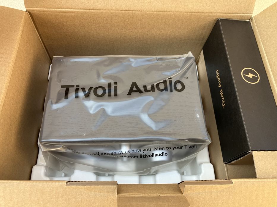 OPORTUNIDADE! Tivoli Audio Model One BT (bluetooth)