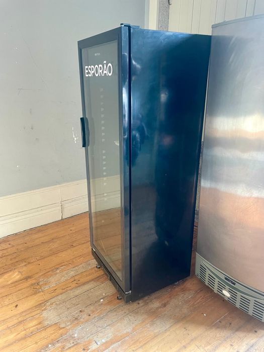 Cave refrigerada garrafeira para garrafas!