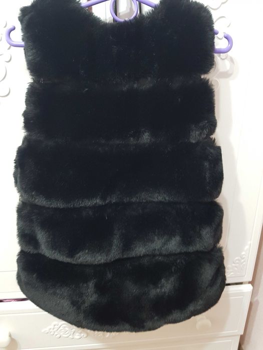 Тепленька жилетка на дівчинку 8 р.