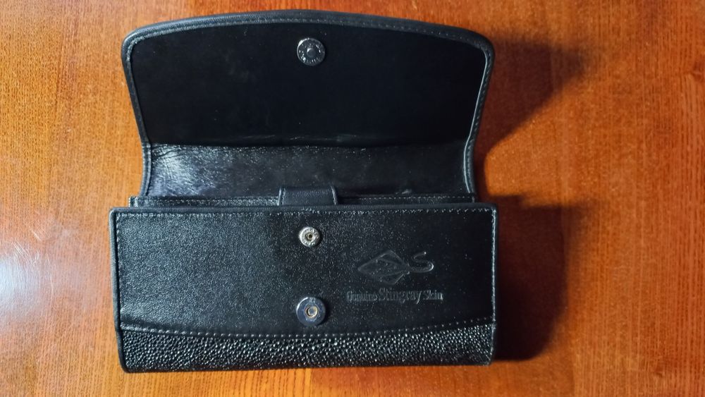 Гаманець зі справжньої шкіри Stingray вінтажний жіночий чорний текстур