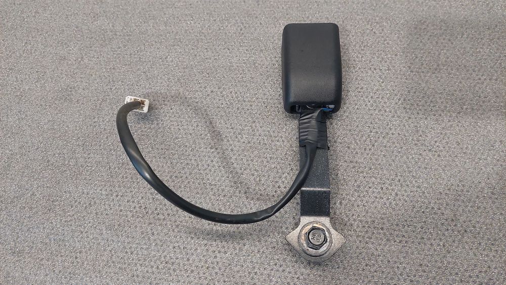 Encaixe de cinto frente direito MAZDA 6 Sedan (GH)