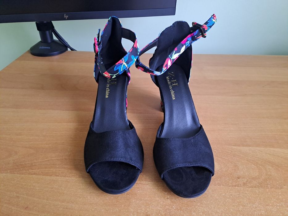NOWE buty/sandaly na obcasie