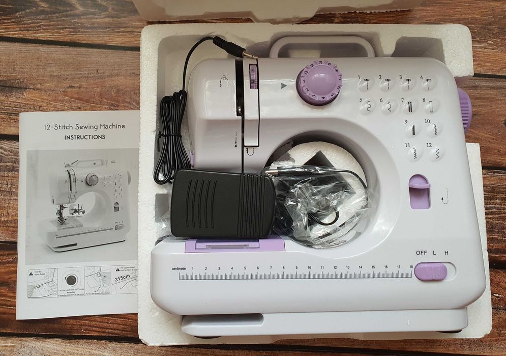Wielofunkcyjna maszyna do szycia z 12 ściegami