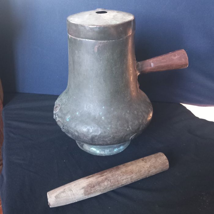 Chocolateira vintage em cobre