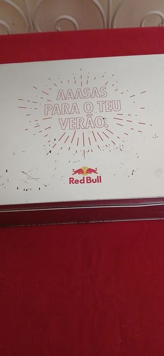 Lata Red Bull, vazia