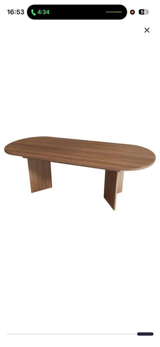 Mesa de jantar extensível e robusta com cantos arredondados e tampo espesso