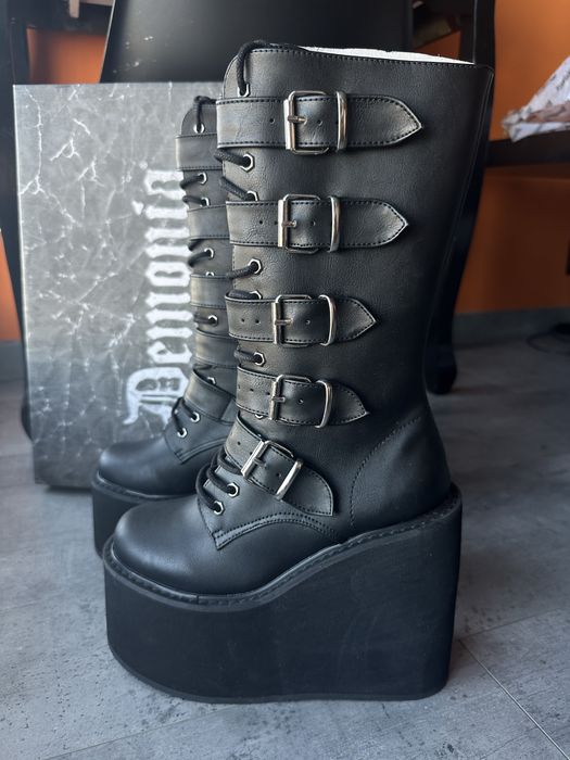 Buty platformy demonia swing 220 goth gothic victorian alt czarne wysokie gotyckie buty z klamrami demonie