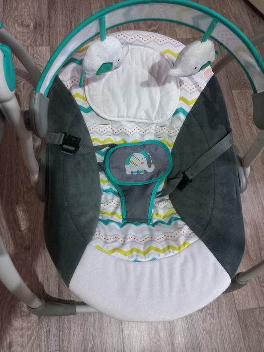 Шезлонг, заколисуючий центр дитячий