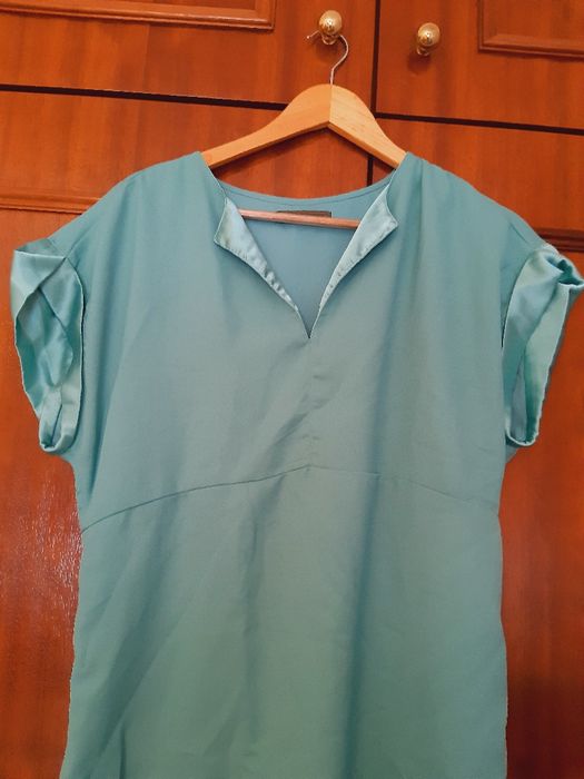 Vestido verde com detalhes em cetim