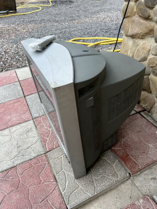 Телевізор LG  працює.