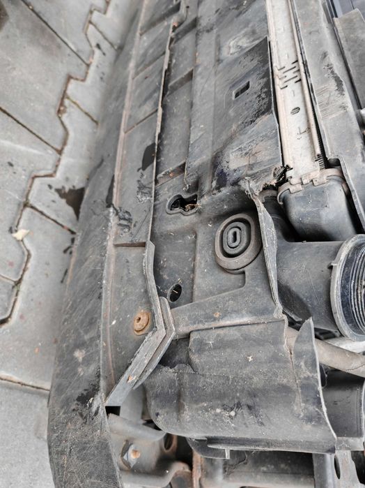 PASSAT B7 11-14 1.6 DIESEL Pas Przedni Wzmocnienie Kompletne