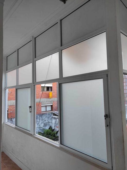 Caixilho/Janela de alumínio – 3,90 m × 2,25 m