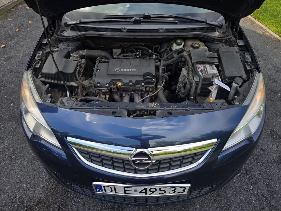 Opel Astra 2011r 1.4 benzyna 100 KM