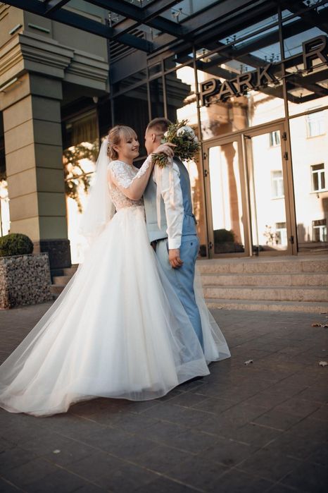 Продам весільну сукню