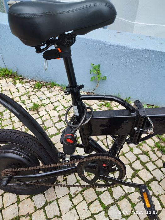 Bicicleta elétrica com suspensão