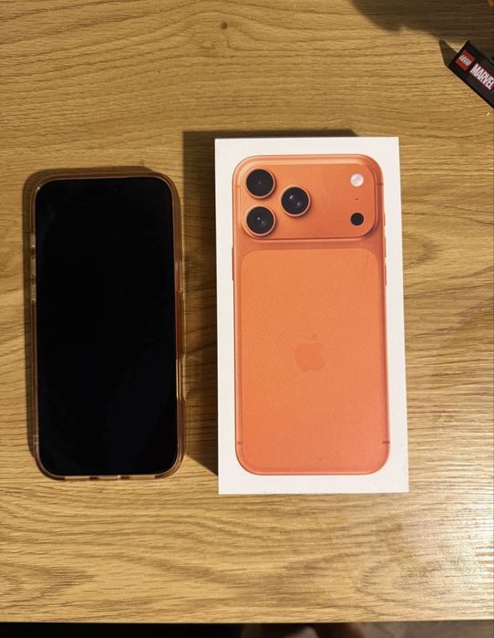 Продам iPhone 17 pro max + AirPods 3 pro + зарядку 67W