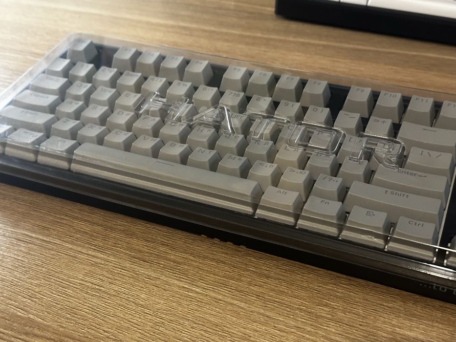 Hator Skyfall TKL Pro — механічна клавіатура з hot-swap