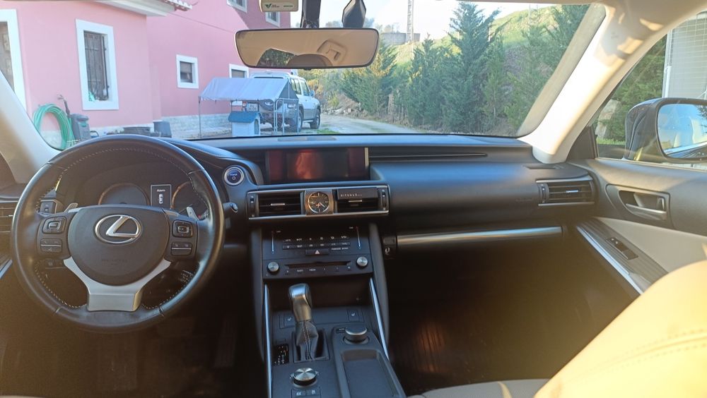 Lexus IS 300h Executive