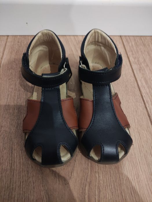 Sandałki mrugała,stan idealny 25