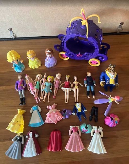 Conjunto de Bonecas Princesas Disney + Acessórios e Carruagem