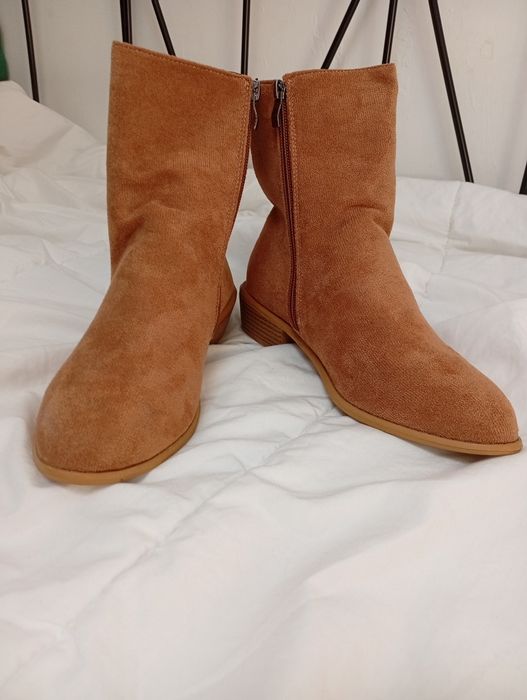 Botins Chelsea Camurça Castanho Claro