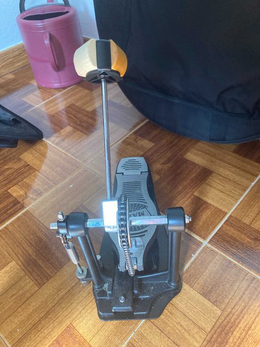 Pedal de bombo Mapex P750.