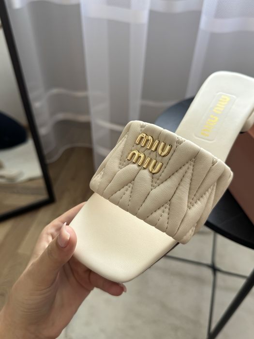 Тапочки шльопанці жіночі шкіряні miu miu 37