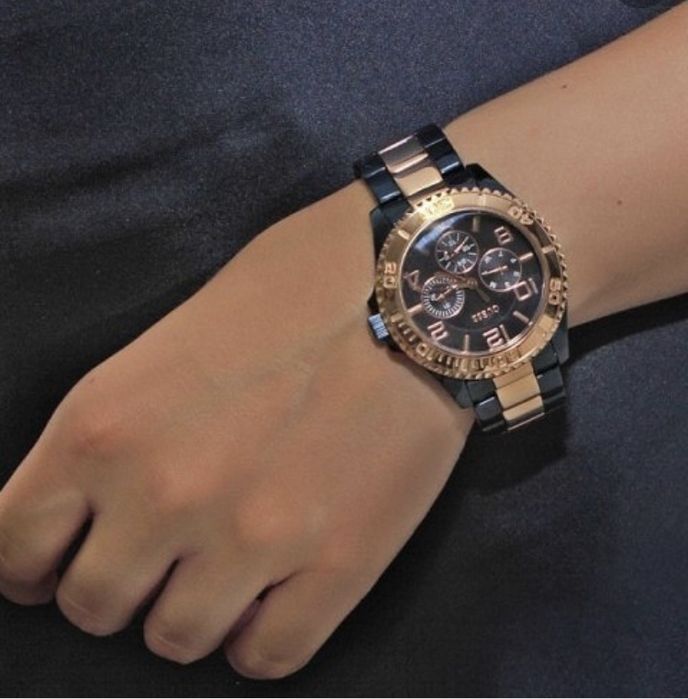 Часы GUESS W0231L6