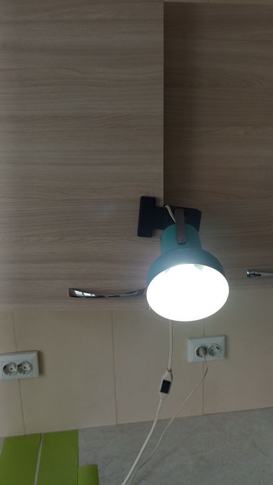 Лампа прищепка зелена