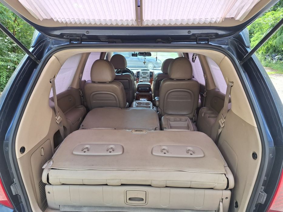 KIA Carnival Grand Limousine