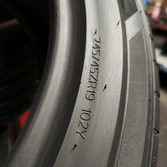245/45/19 XL Sprzedam parę opon letnich Hankook