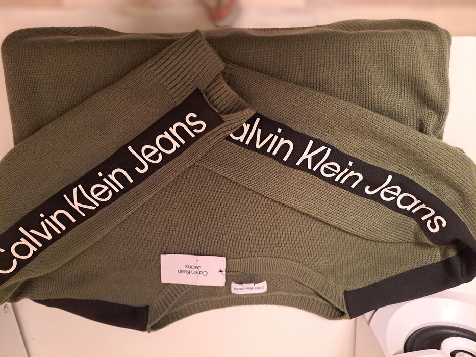 Кофта колір хакі