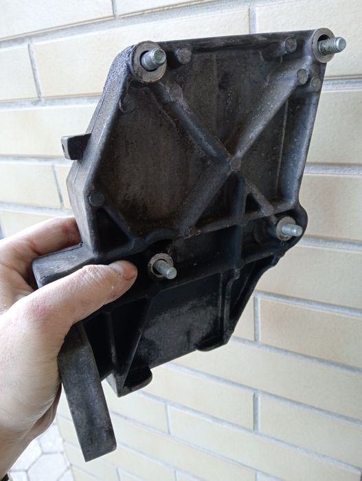 Suporte de Compressor do AC - VW Passat B5