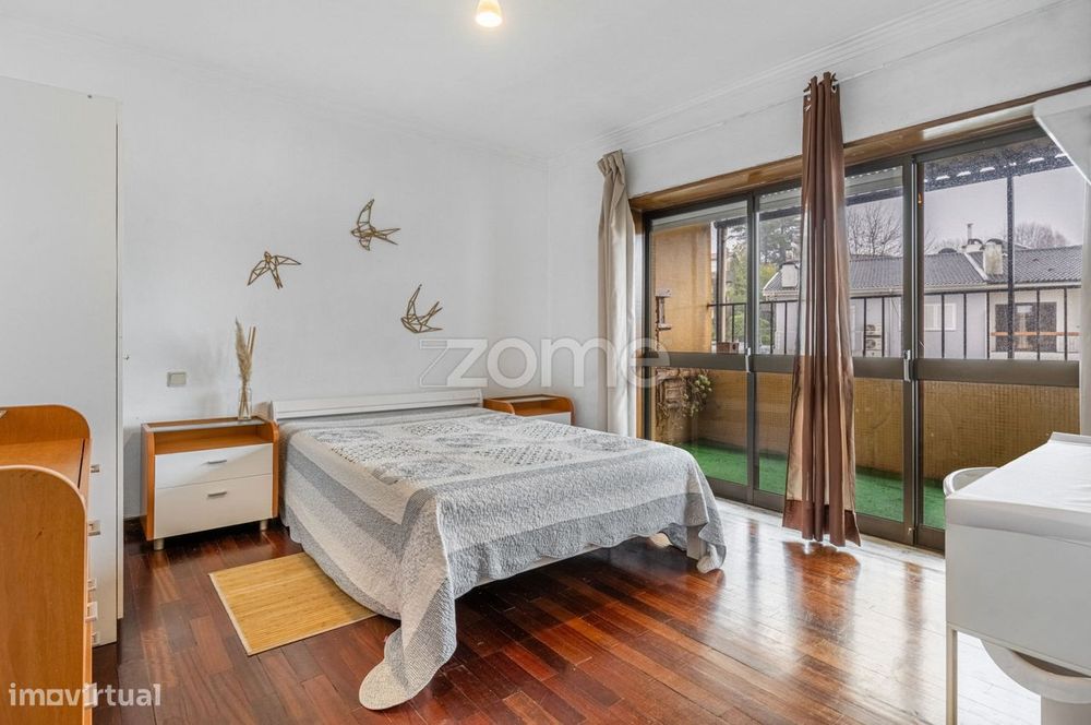 Apartamento T3 de cobertura, com terraço e garagem