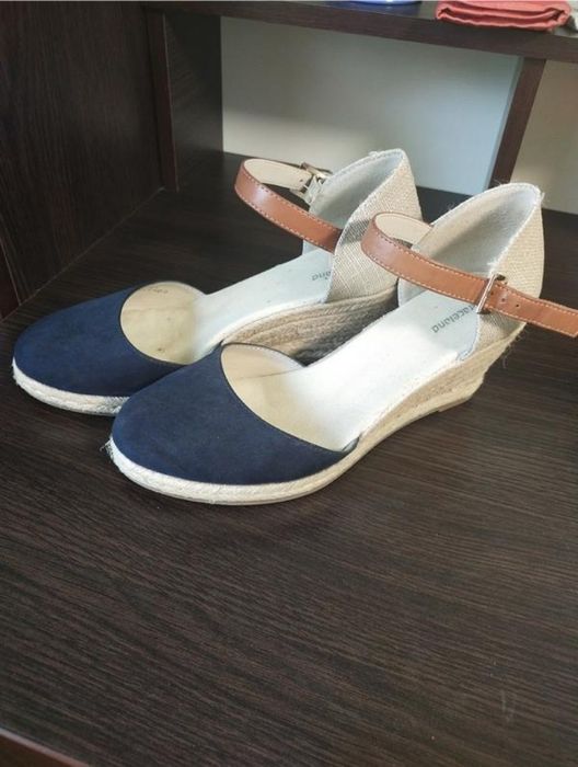 Фирменные женские босоножки