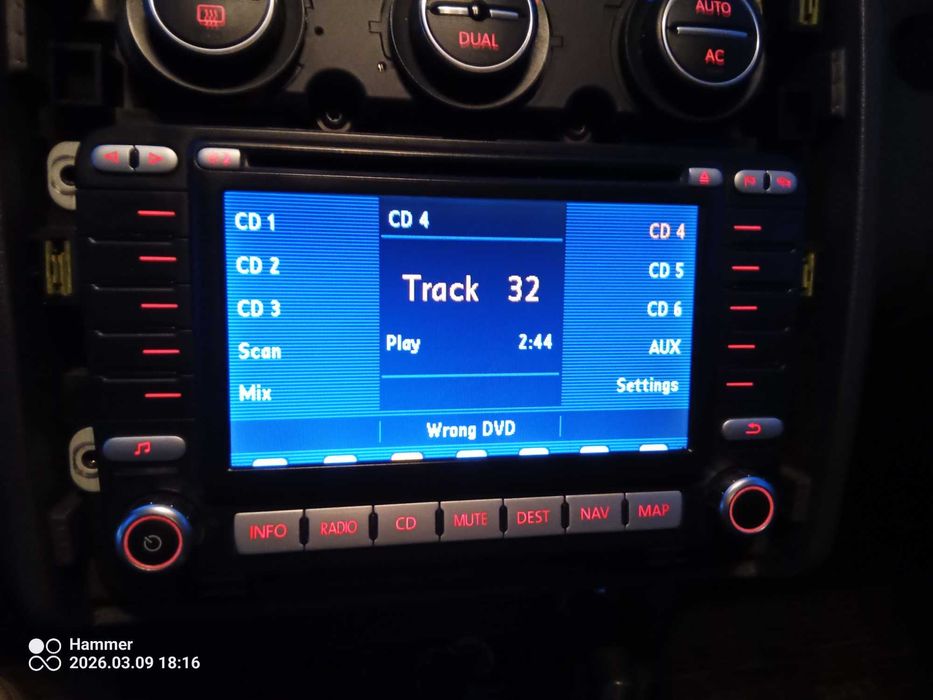 Nawigacja VW Touran z kodem +płyta z mapaą