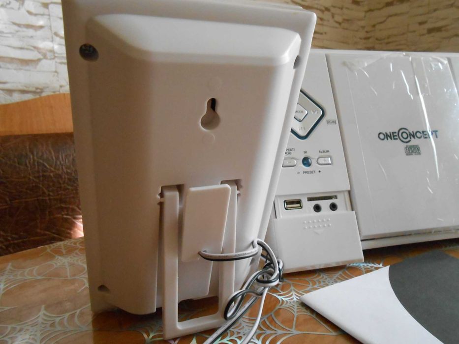 Продам Мини музыкальный центр OneConcept MG3-V12-WH (FM USB SD)