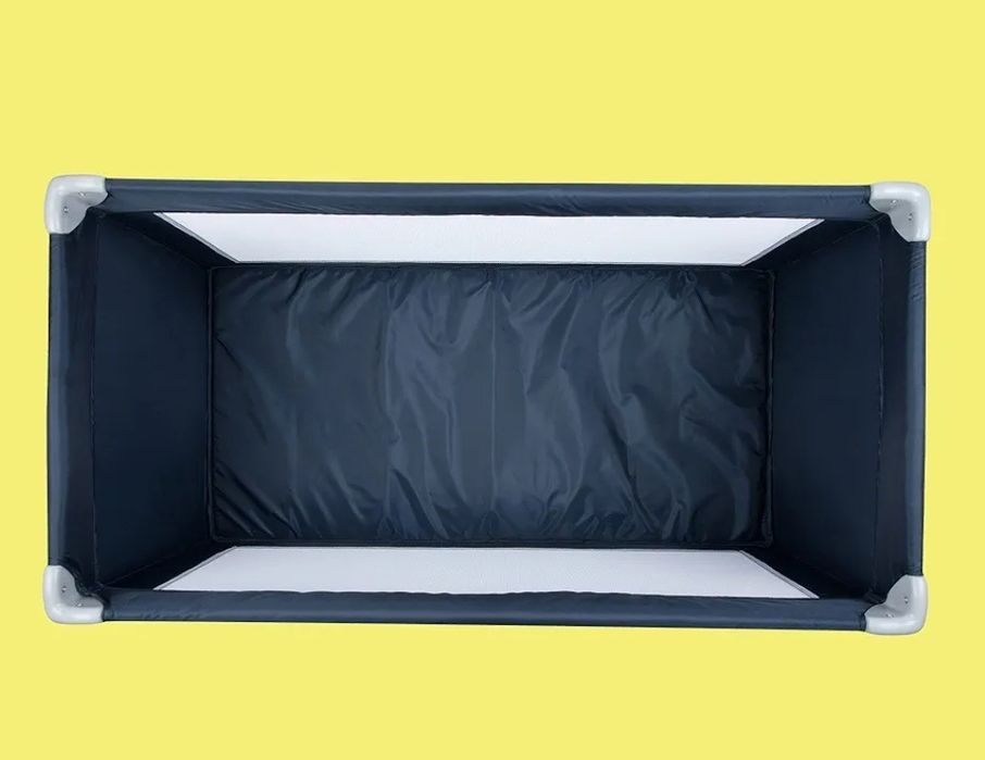 Cama de viagem para criança ou bebé.