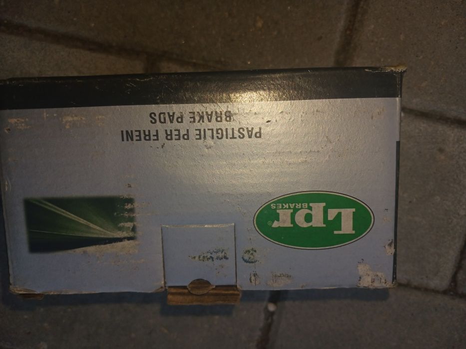 Продам задні тормозні  колодки