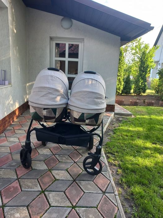 Коляска для двійнят