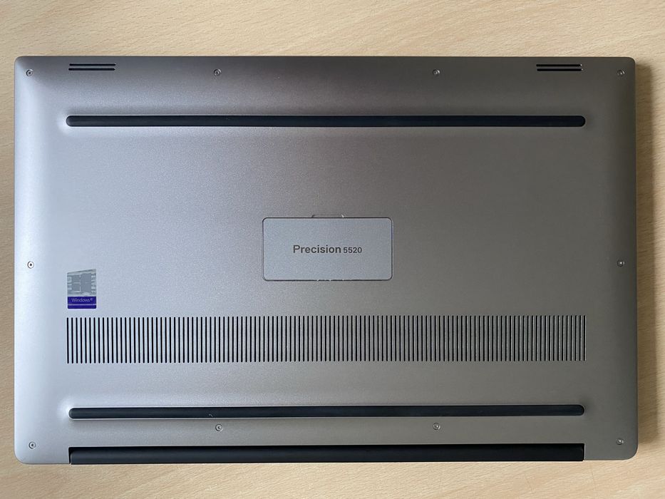 Відмінний DELL Precision 5520•15.6•Core i7-7700HQ•16•256SSD NVIDIA 4Gb