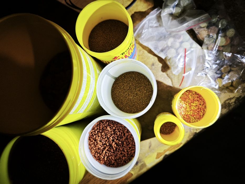 Pokarm dla rybek suchy płatki tabelki granulat