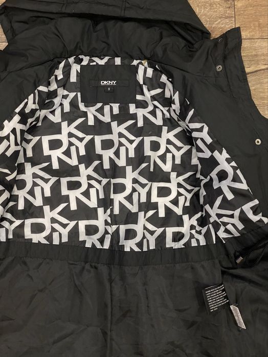 Курта зимова DKNY