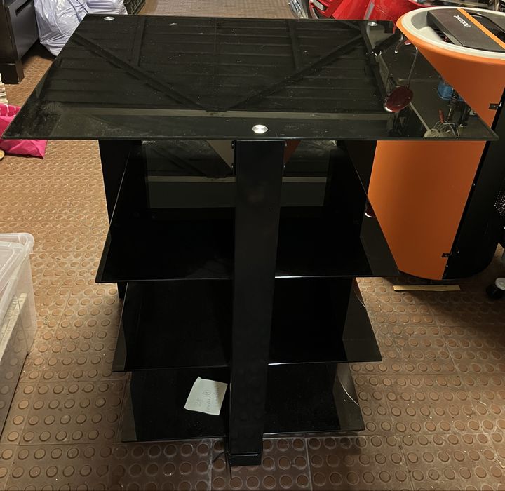 Mesa em vidro preta e castanha