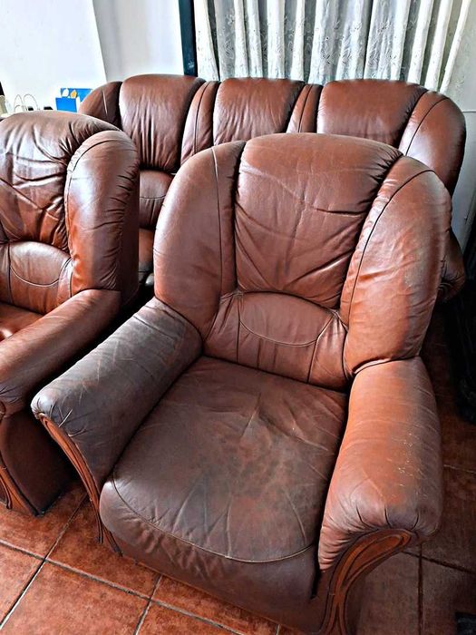 Oportunidade - VENDO PACK de 3 Sofás, em pele, 120€, (Negociável).