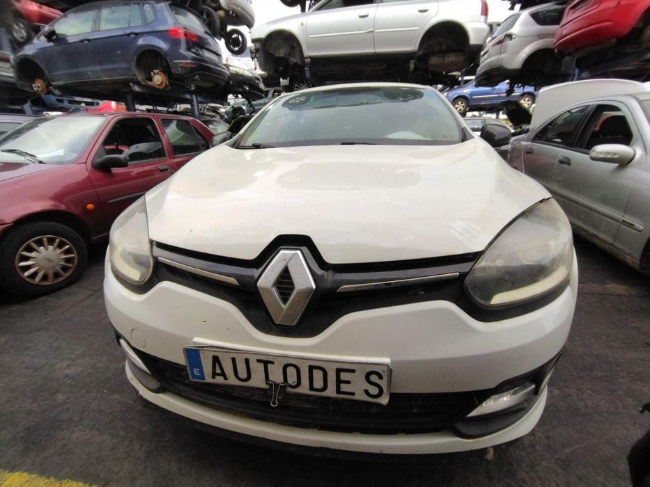 Guarda-Lamas Frente Direito Renault Megane Iii Berlina 5P
