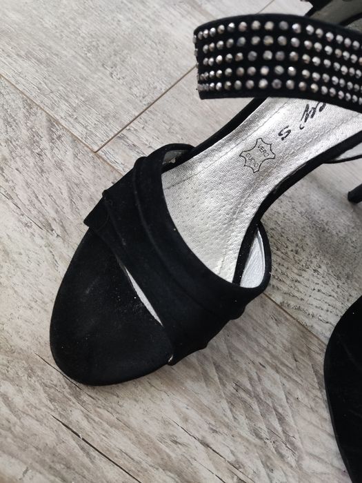 Nowe szpilki welurowe 37 Lucy's z diamencikami