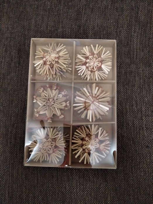 Різдвяні прикраси з соломи.