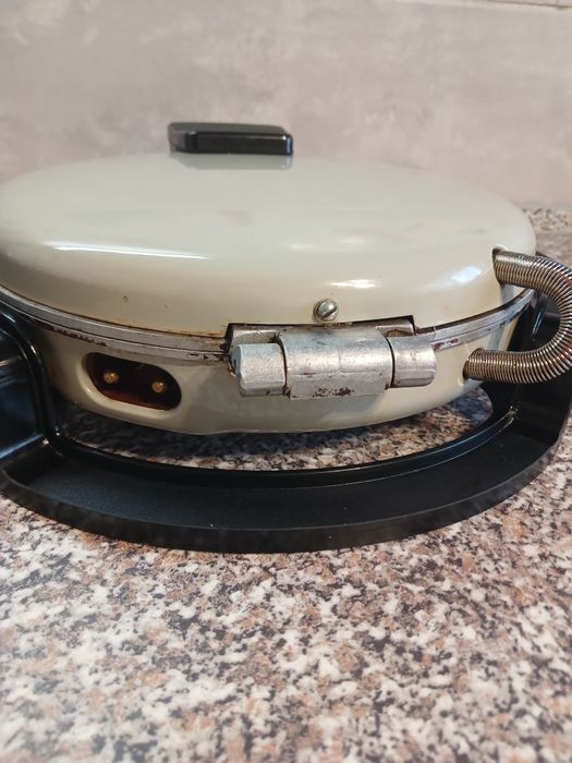 Електровафельниця Сластена